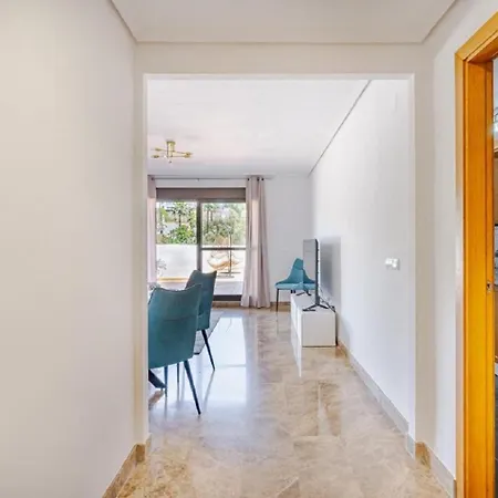 36 With Large Garden, Pool And Padel Court In Golf Hills Apartment Estepona