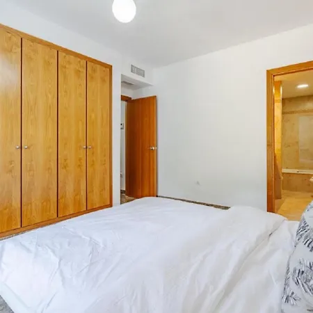 36 With Large Garden, Pool And Padel Court In Golf Hills Estepona