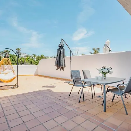 36 With Large Garden, Pool And Padel Court In Golf Hills