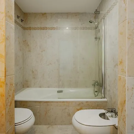 36 With Large Garden, Pool And Padel Court In Golf Hills *